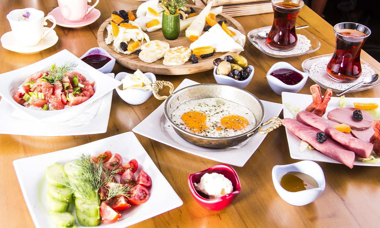 Mediterranes  Frühstück/Brunch für 2 + inkl. türkischem Tee