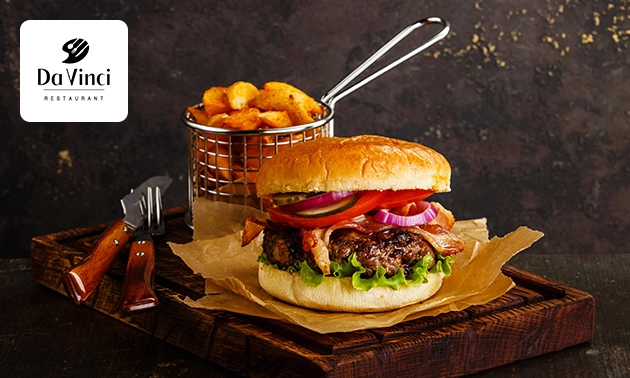 Burger + friet + salade bij DA VINCI