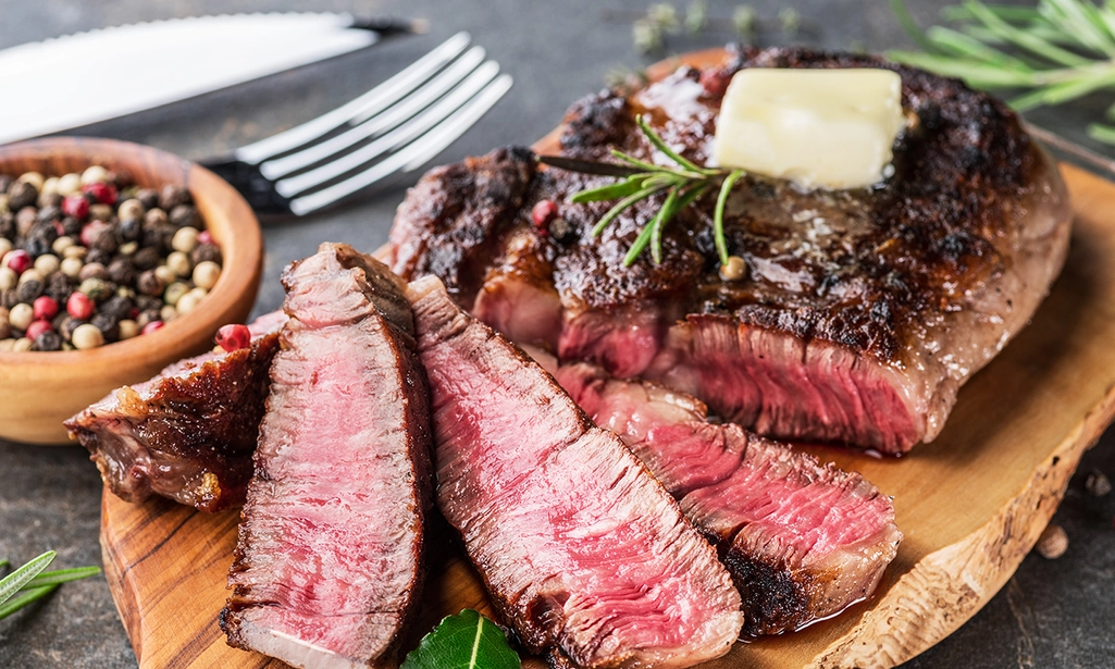 Argentijnse rumpsteak + friet + saus + saladebar